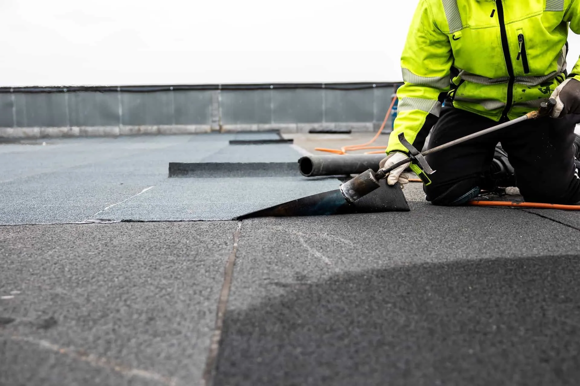 Pros & Cons Of Roll Roofing
